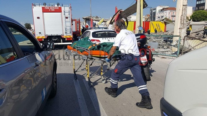 Τραγική ειρωνεία η σημερινή υπογραφή της σύμβασης κατεδάφισης του στεγάστρου που κατέρρευσε στο λιμάνι της Πάτρας  (βίντεο)